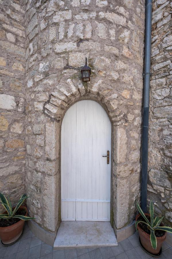 La Torretta Sul Cortile Hotel Monteroduni Exterior photo