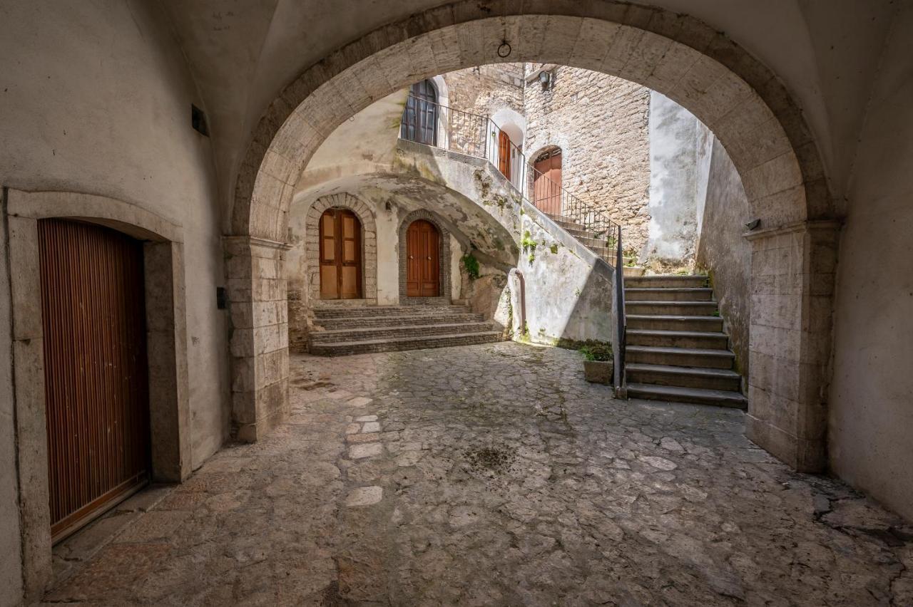 La Torretta Sul Cortile Hotel Monteroduni Exterior photo